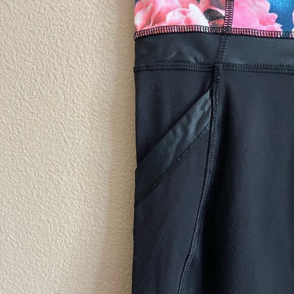 lululemon athletica Capris Leggings Black with Pink Floral Waistband - Picture 4 of 8